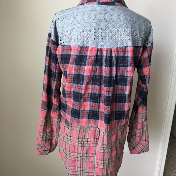 Miss Me Red Plaid Wrinkle Crochet Shirt size S - Picture 3 of 6